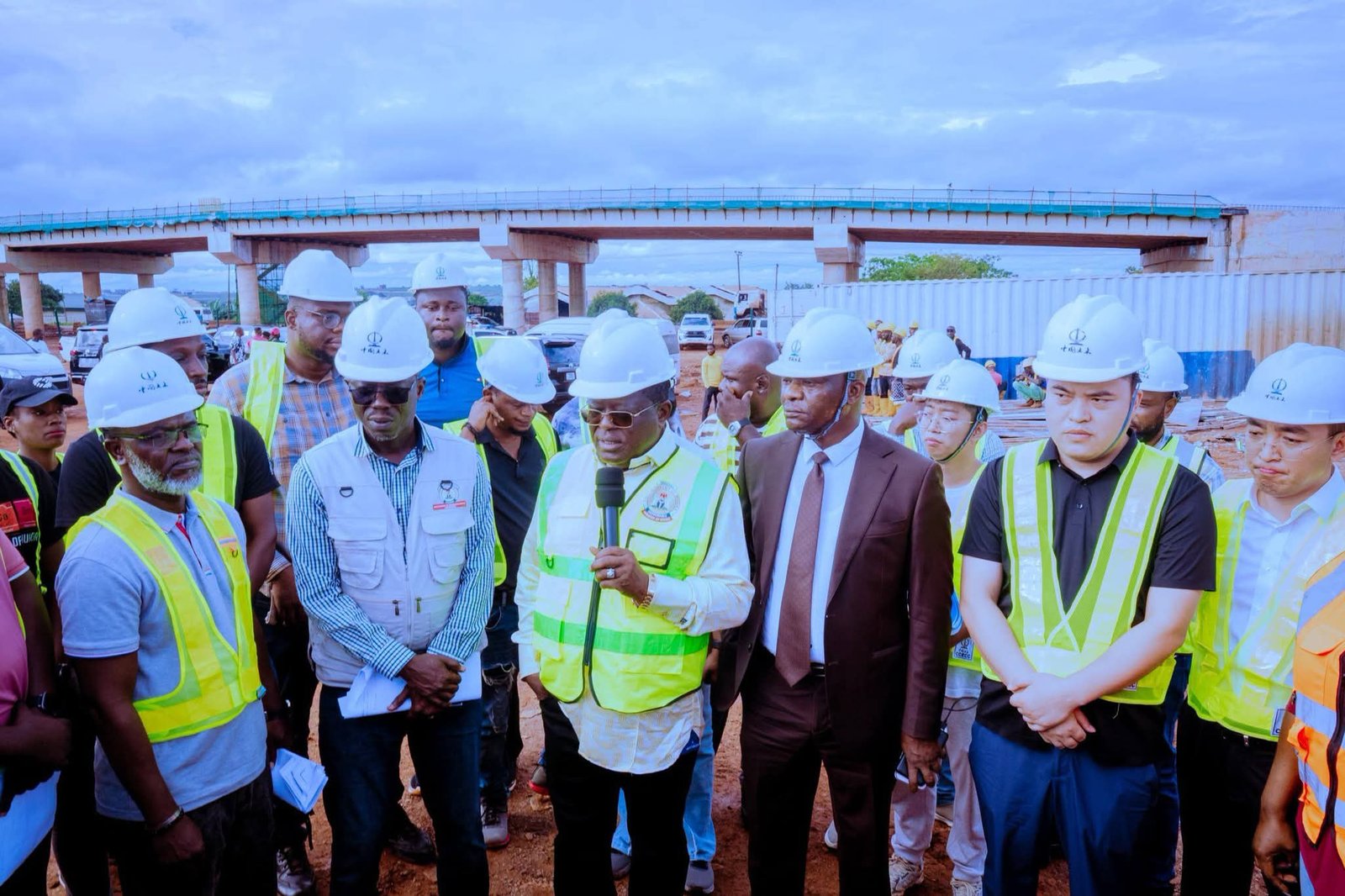 Umahi Gives CCECC 14 Days to Fix Benin-Asaba Road