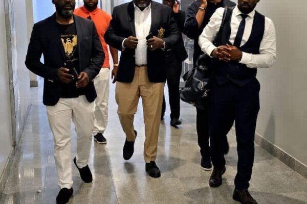 Chief Charles Mba, Associates Facilitate Return of 200 Nigerians From South Africa