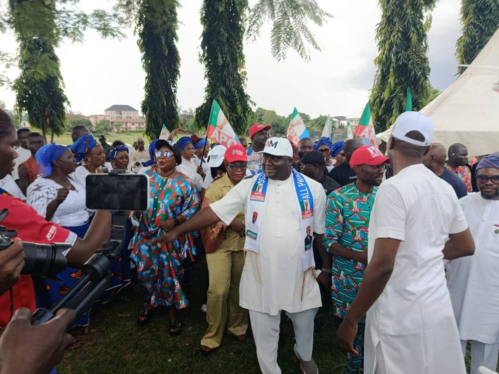 LG Polls: Enugu South Council Chair Ani Woos Wards 4, 5