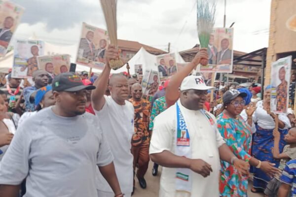 LG Polls: Enugu South Council Chair Ani Woos Wards 4, 5