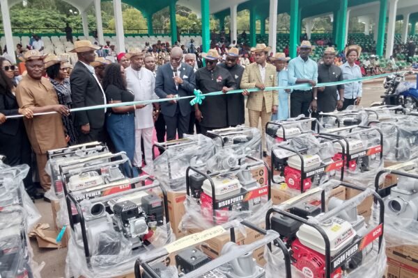 553 Enugu Farmers Receive N250m Agro Equipment