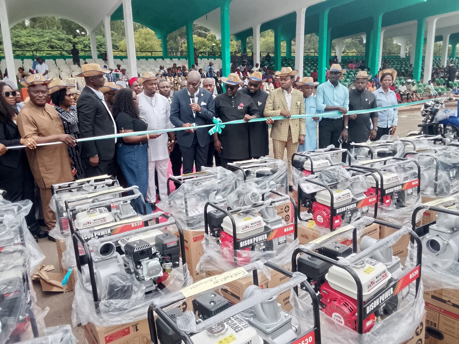 553 Enugu Farmers Receive N250m Agro Equipment